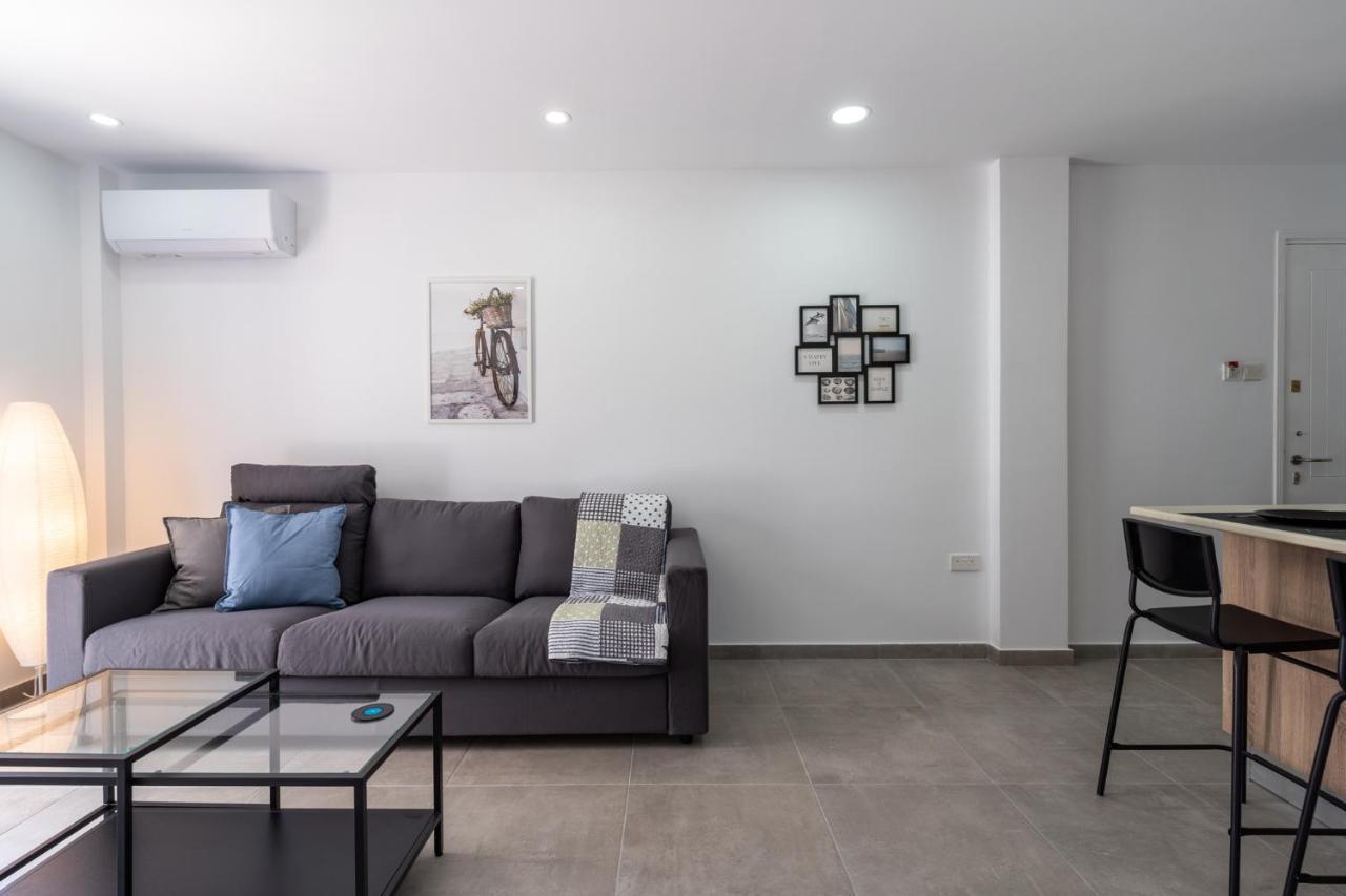 Odyssey - Captivating 2-Bedroom Retreat In Larnaca Luaran gambar